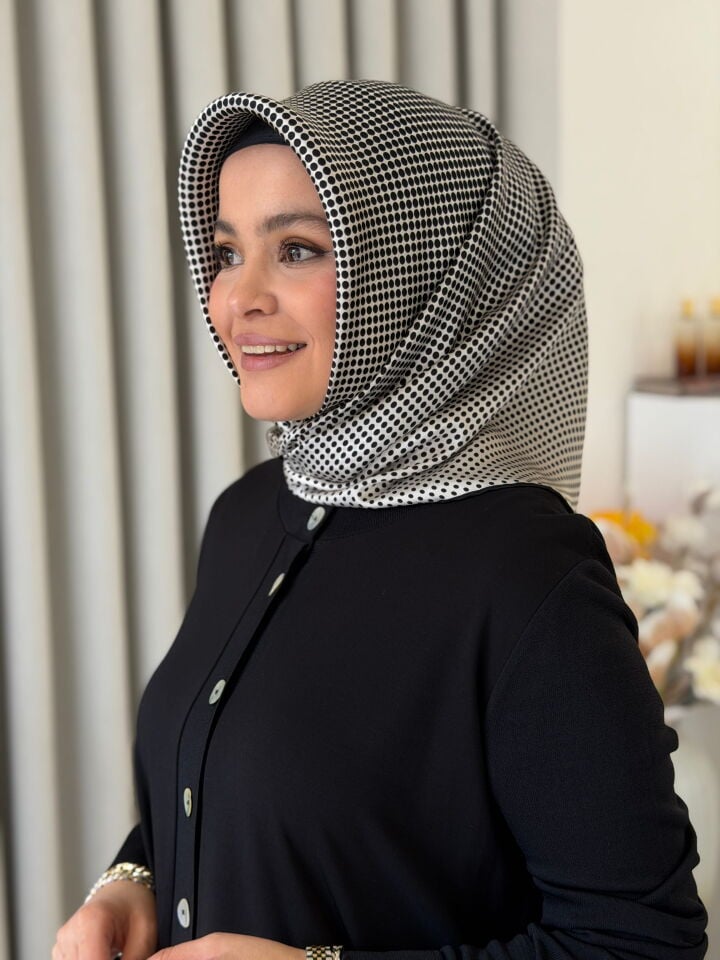 AKER SURA İPEK EŞARP