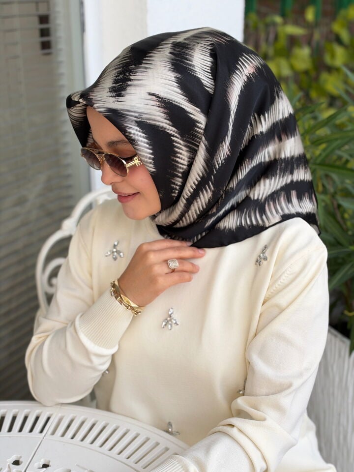 AKER SURA İPEK EŞARP