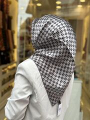 AKER SURA İPEK EŞARP