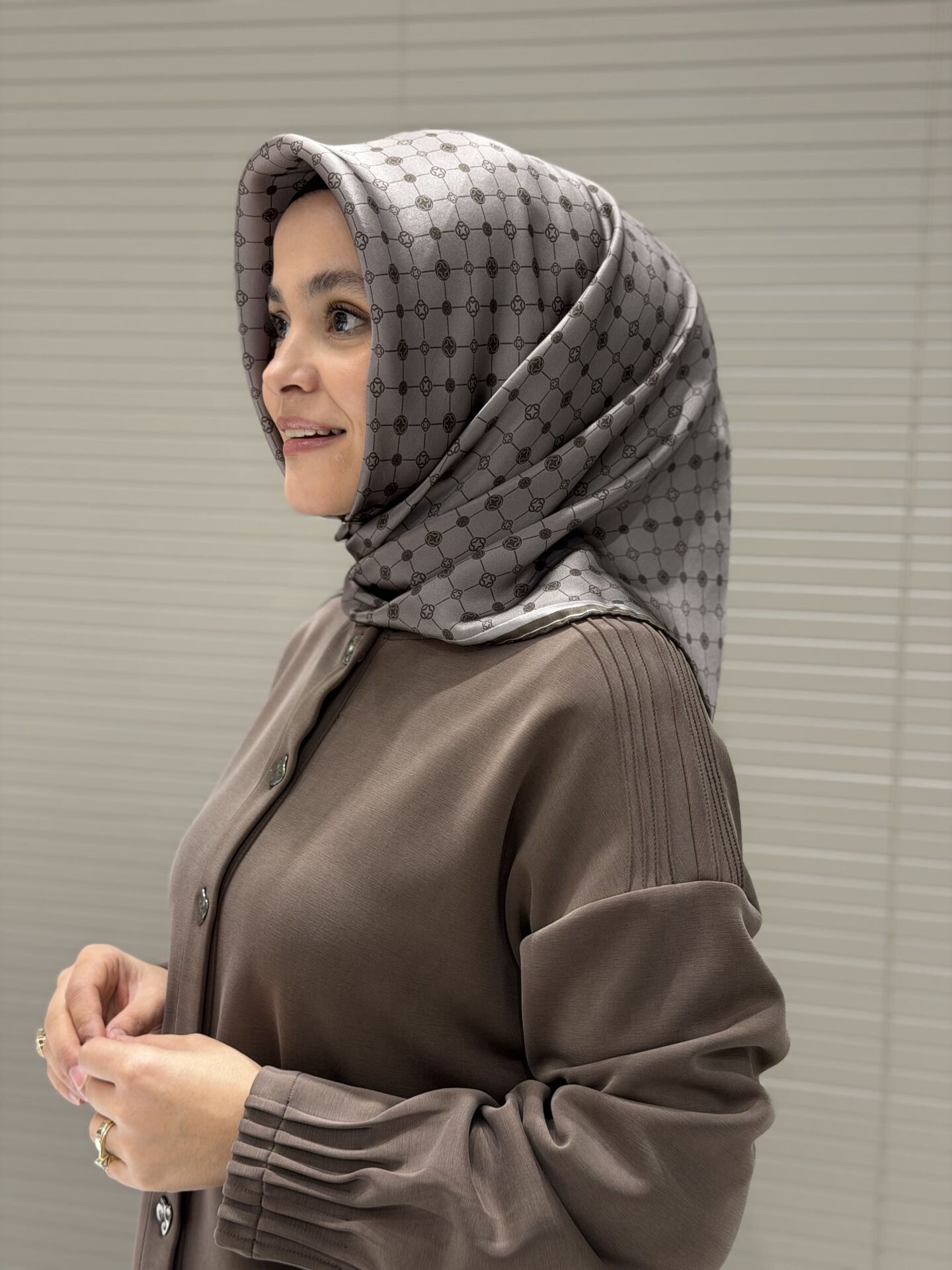 AKER SURA İPEK EŞARP