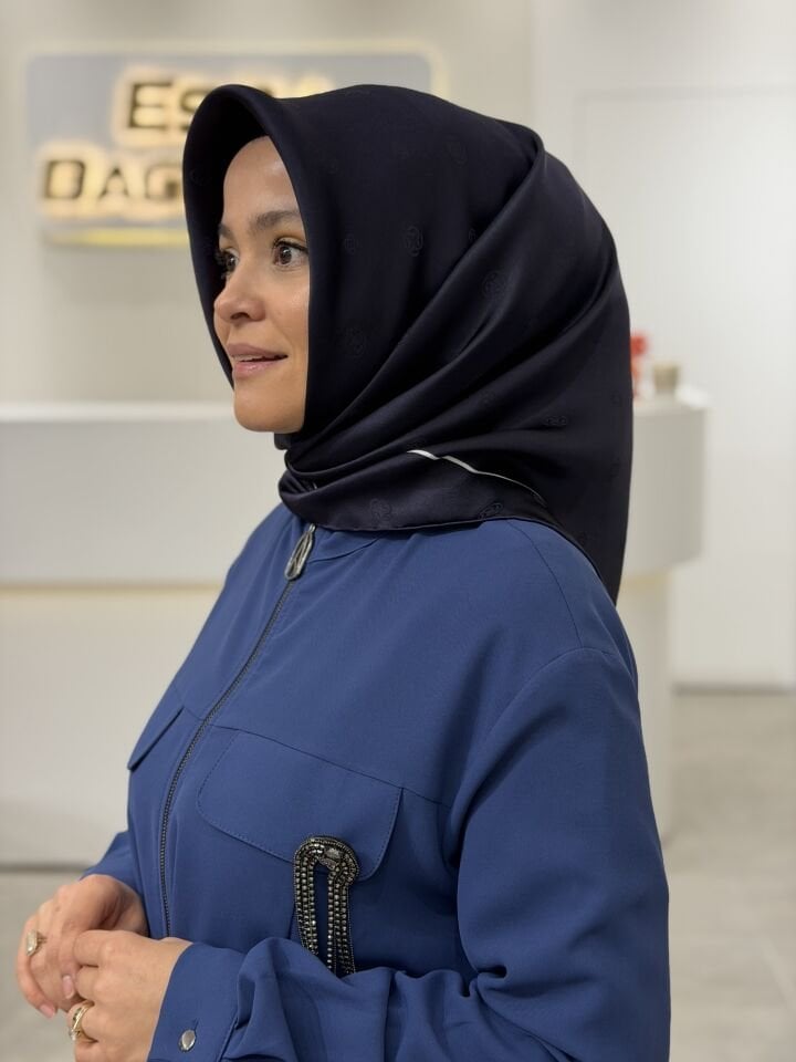 AKER SURA İPEK EŞARP