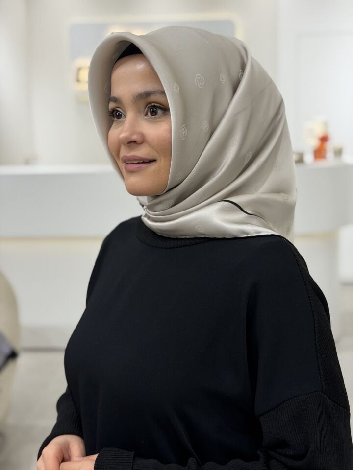 AKER SURA İPEK EŞARP