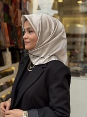AKER SURA İPEK EŞARP
