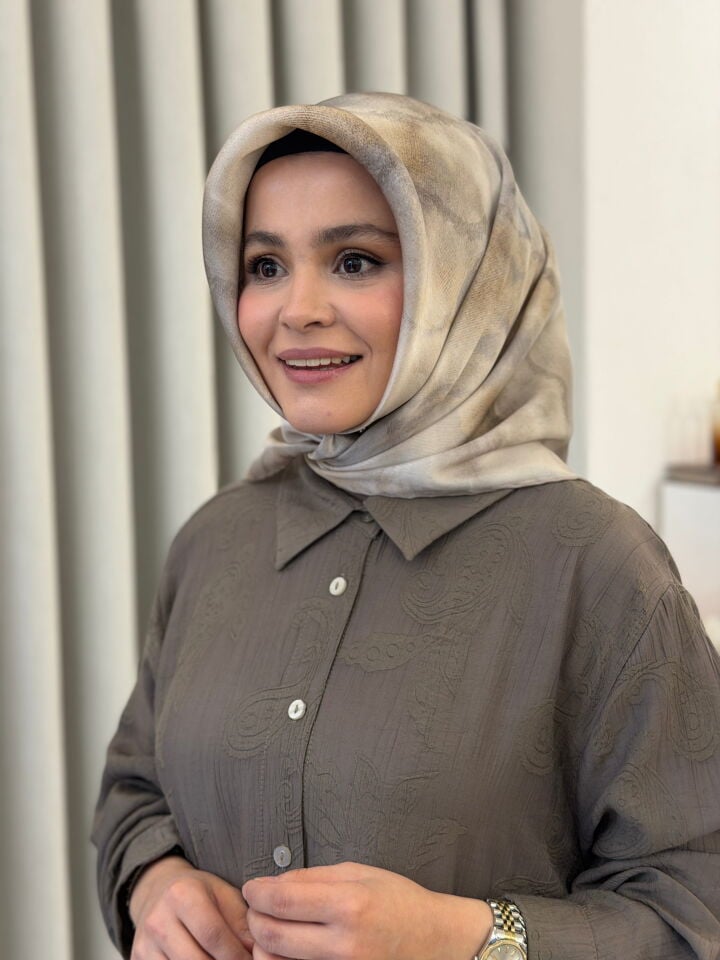 ARMİNE SURA İPEK EŞARP