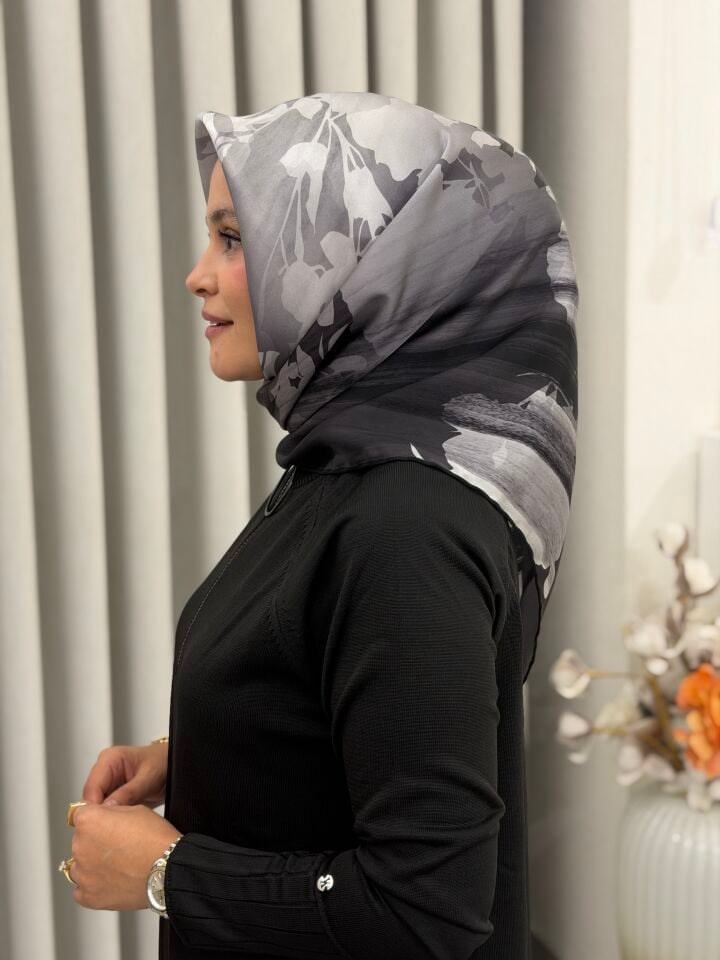 AKER SURA İPEK EŞARP