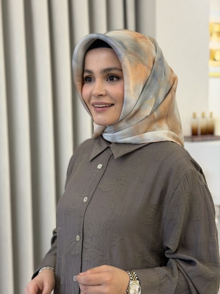 ARMİNE SURA İPEK EŞARP