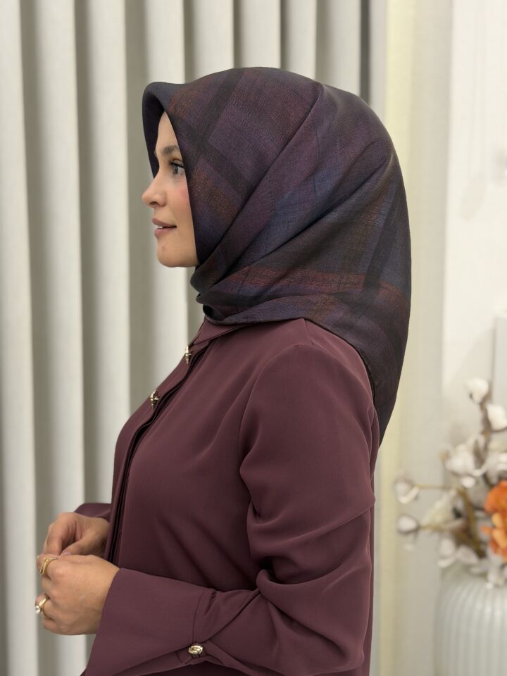 ARMİNE SURA İPEK EŞARP