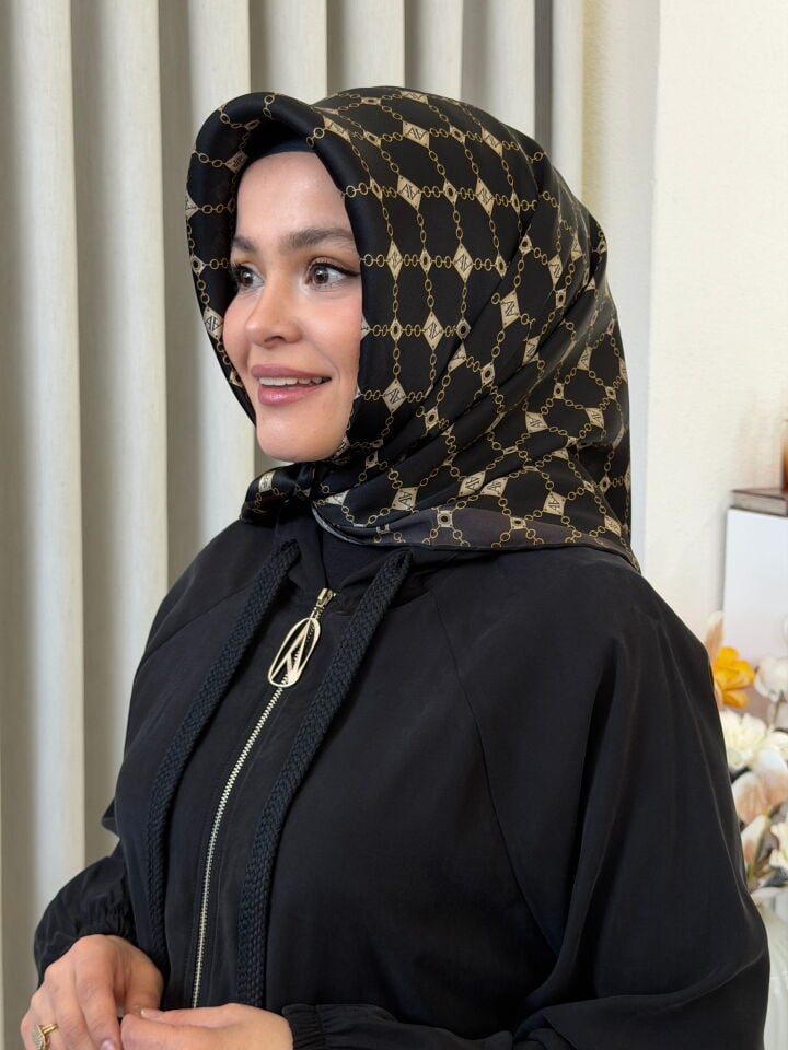 ARMİNE SURA İPEK EŞARP