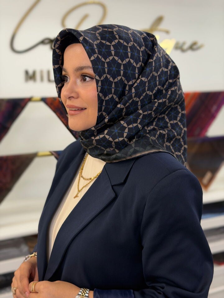 LA BOUTİQUE SURA İPEK EŞARP