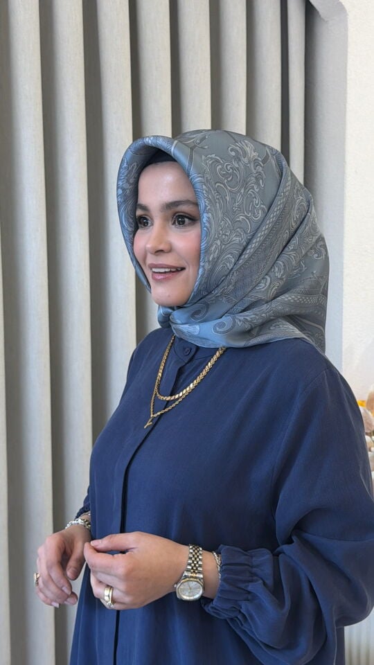 ARMİNE SURA İPEK EŞARP