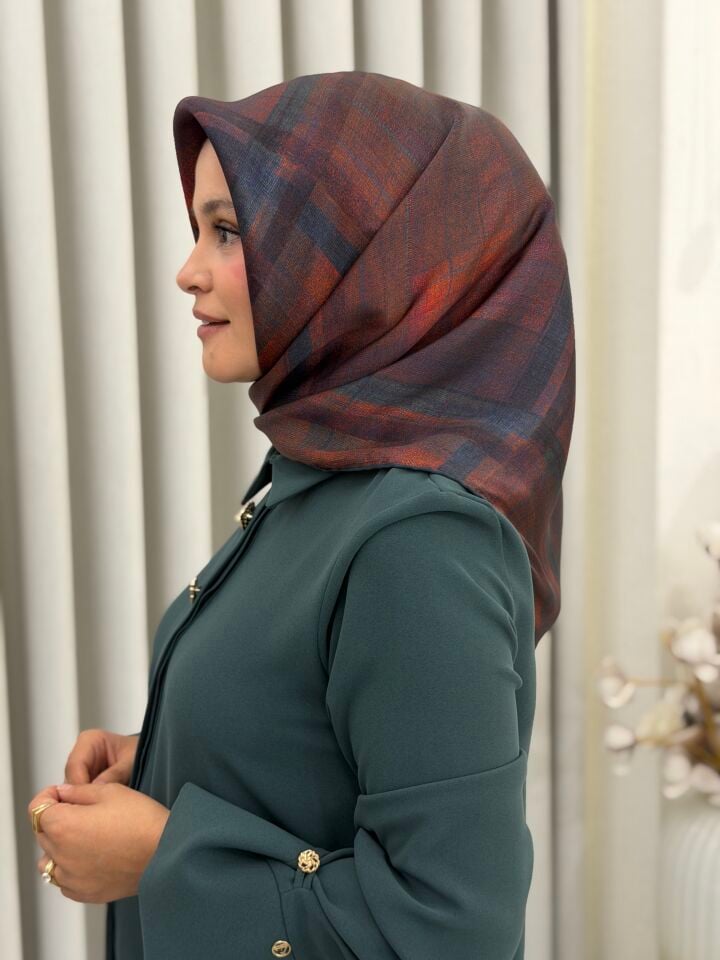 ARMİNE SURA İPEK EŞARP