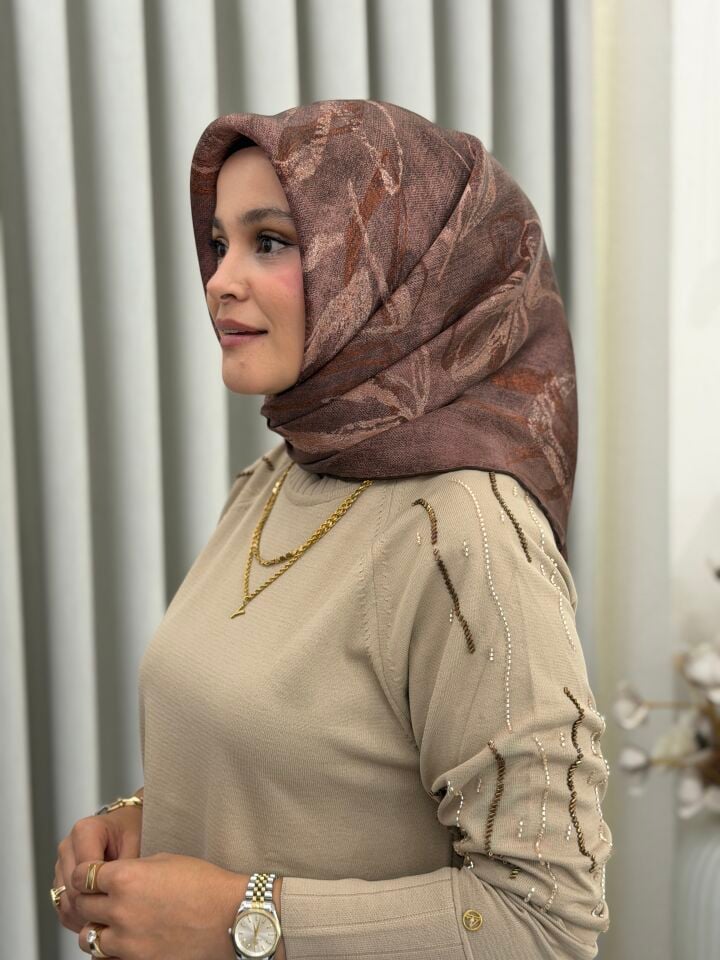 ARMİNE SURA İPEK EŞARP