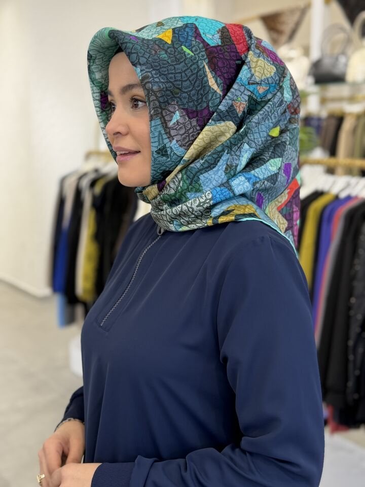 AKER SURA İPEK EŞARP