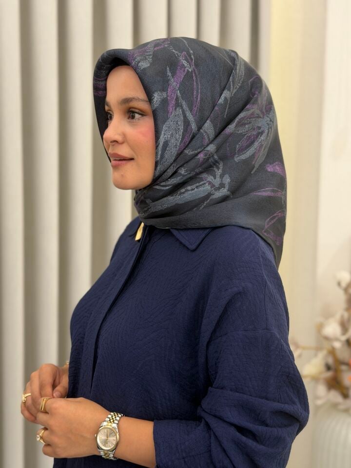 ARMİNE SURA İPEK EŞARP