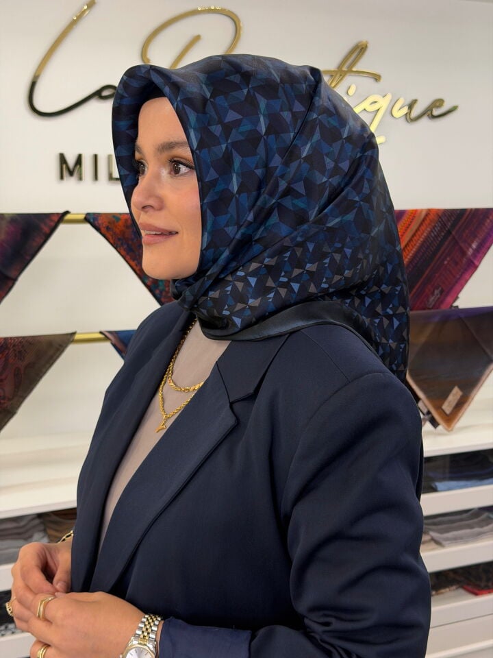 LA BOUTİQUE SURA İPEK EŞARP