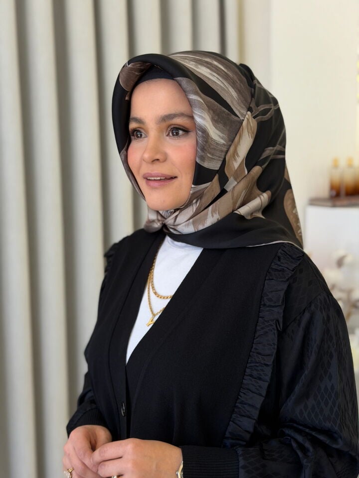 ARMİNE SURA İPEK EŞARP