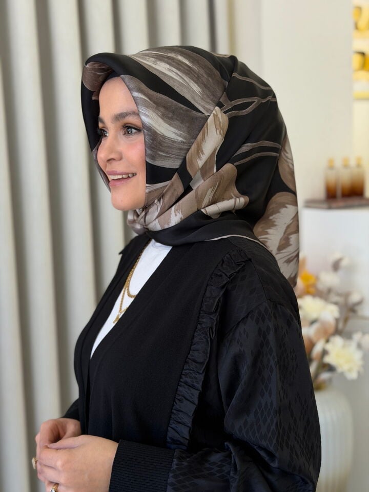 ARMİNE SURA İPEK EŞARP