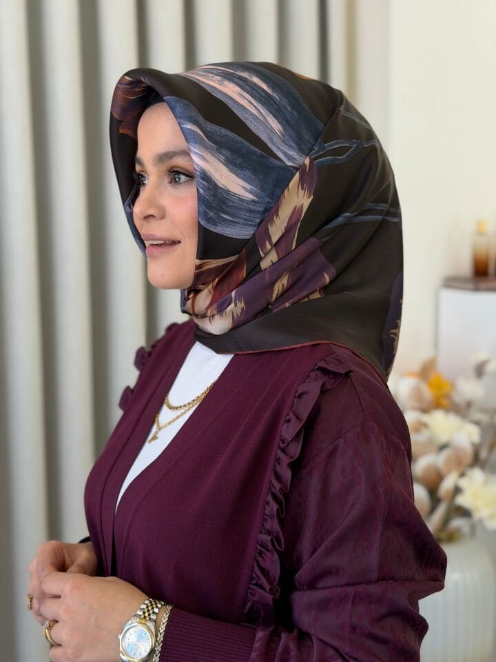 ARMİNE SURA İPEK EŞARP