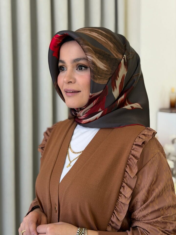 ARMİNE SURA İPEK EŞARP