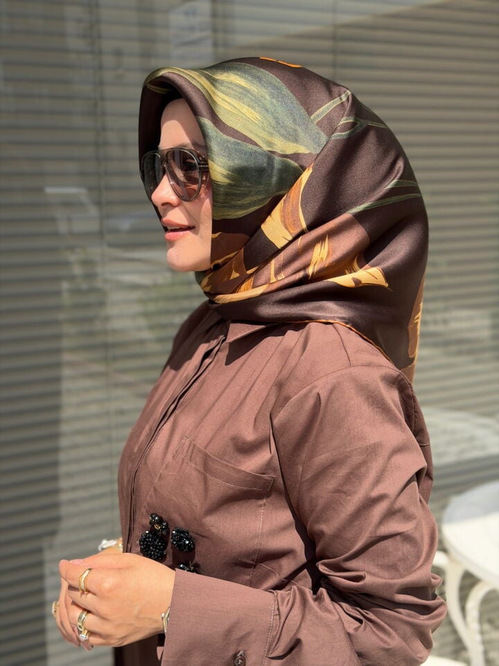 ARMİNE SURA İPEK EŞARP
