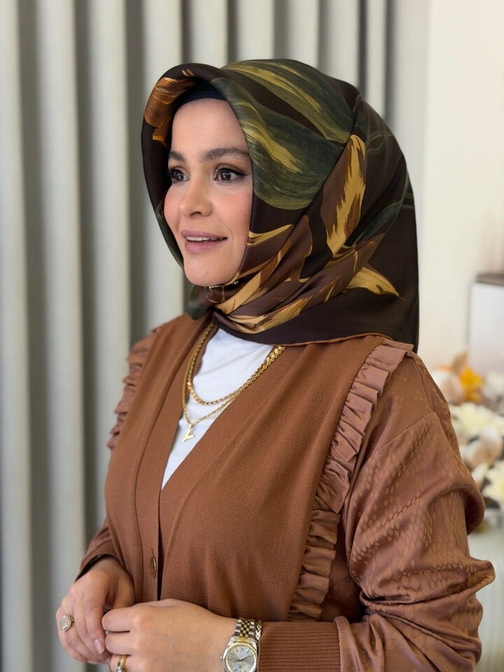 ARMİNE SURA İPEK EŞARP