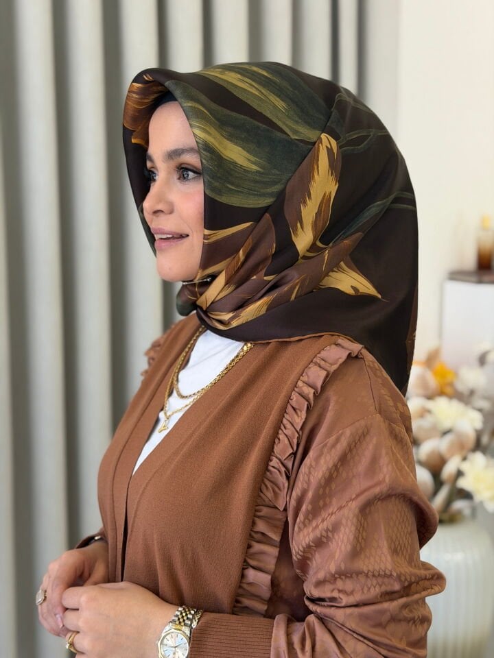 ARMİNE SURA İPEK EŞARP