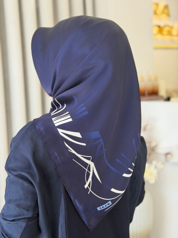 AKER SURA İPEK EŞARP