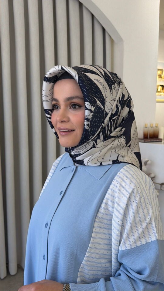 AKER SURA İPEK EŞARP