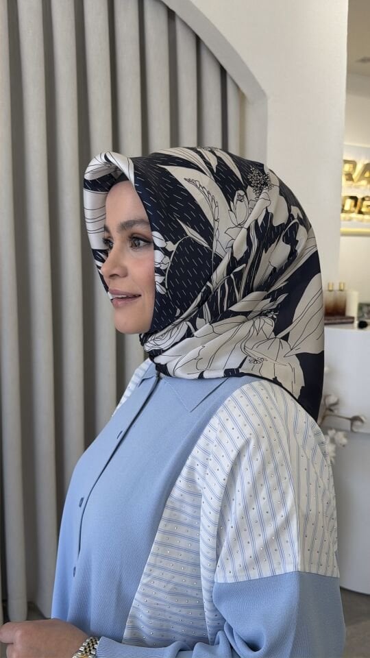 AKER SURA İPEK EŞARP