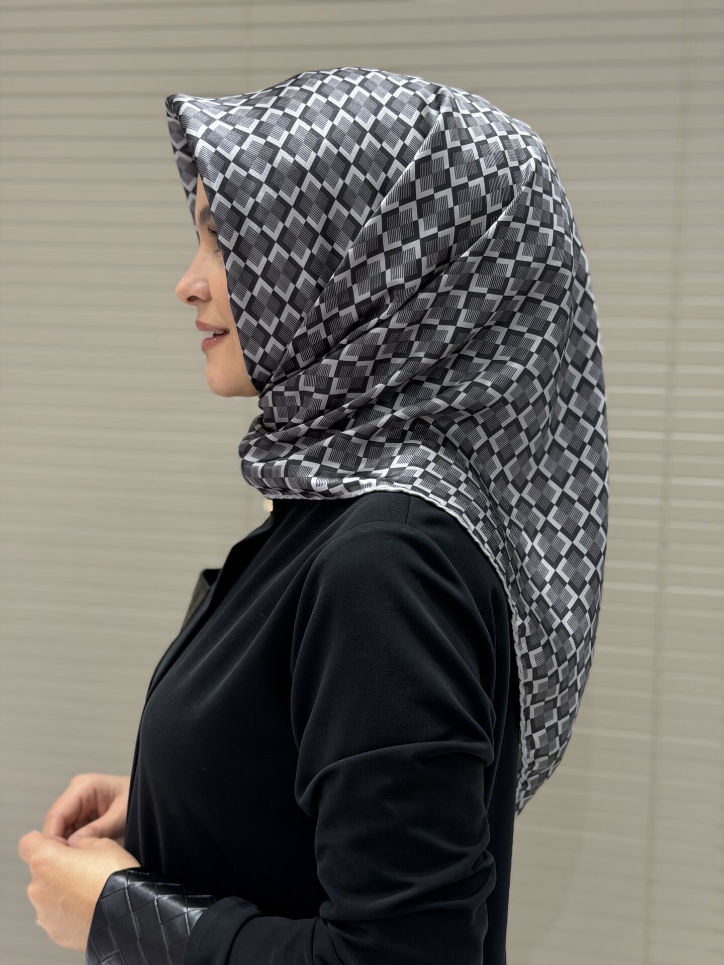 AKER SURA İPEK EŞARP