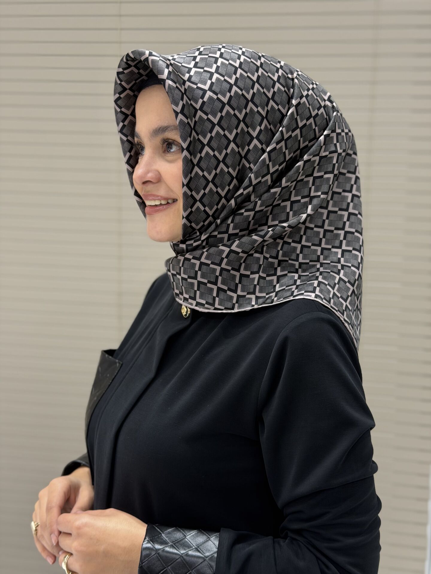 AKER SURA İPEK EŞARP