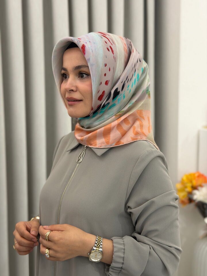 AKER SURA İPEK EŞARP