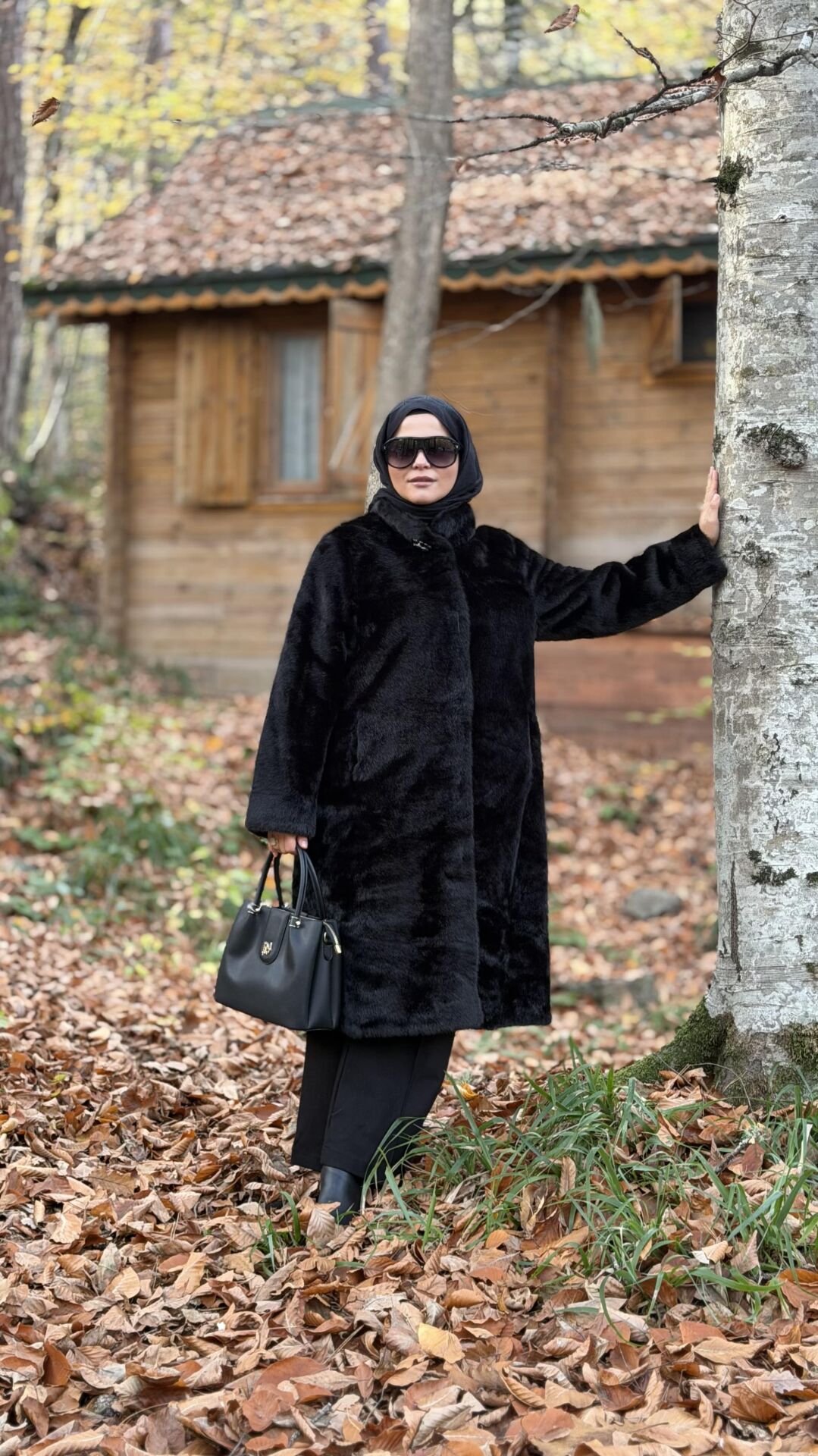 TIĞ TRİKO YAKASI BROŞLU KÜRK KABAN SİYAH