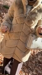 TIĞ TRİKO DERİ DETAYLI VEREY ÇİZGİLİ KÜRK KABAN CAMEL