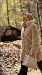 TIĞ TRİKO DERİ DETAYLI VEREY ÇİZGİLİ KÜRK KABAN CAMEL