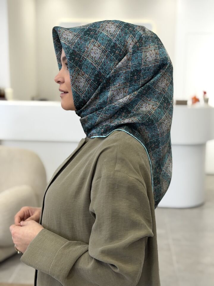 AKER SURA İPEK EŞARP