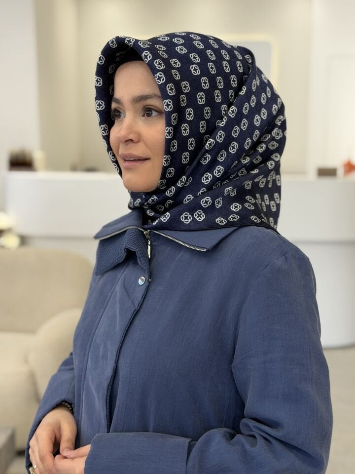 AKER SURA İPEK EŞARP