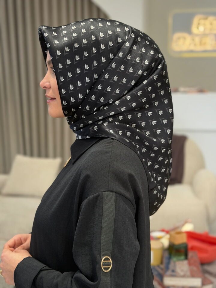 LA BOUTİQUE SURA İPEK EŞARP