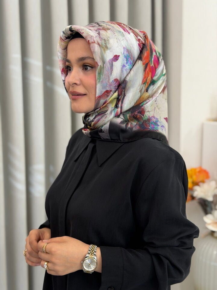 AKER SURA İPEK EŞARP