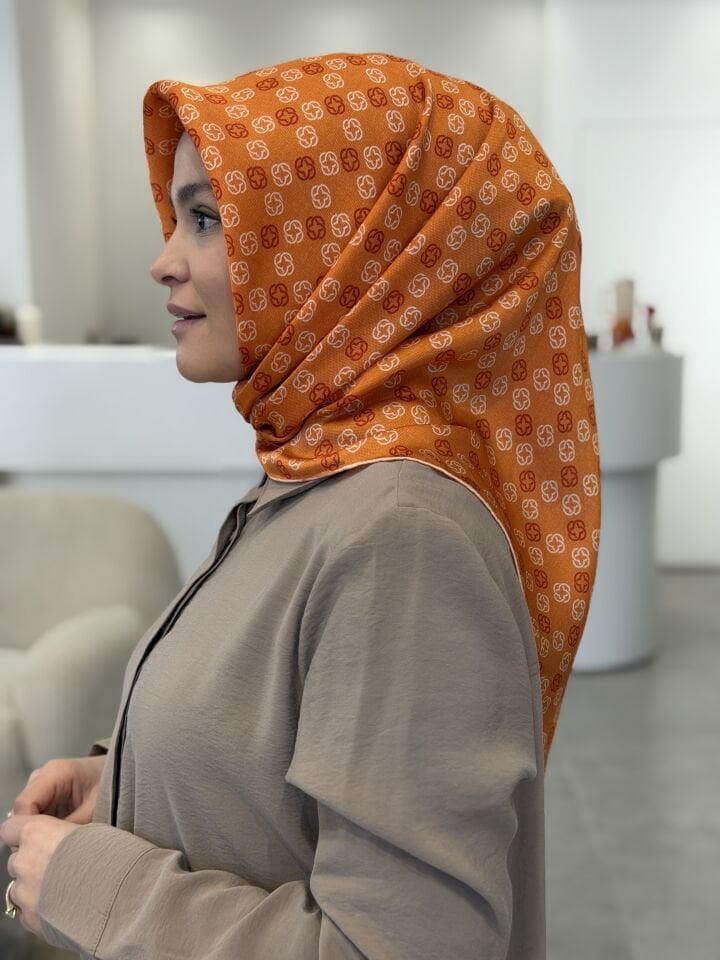 AKER SURA İPEK EŞARP