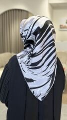 AKER SURA İPEK EŞARP