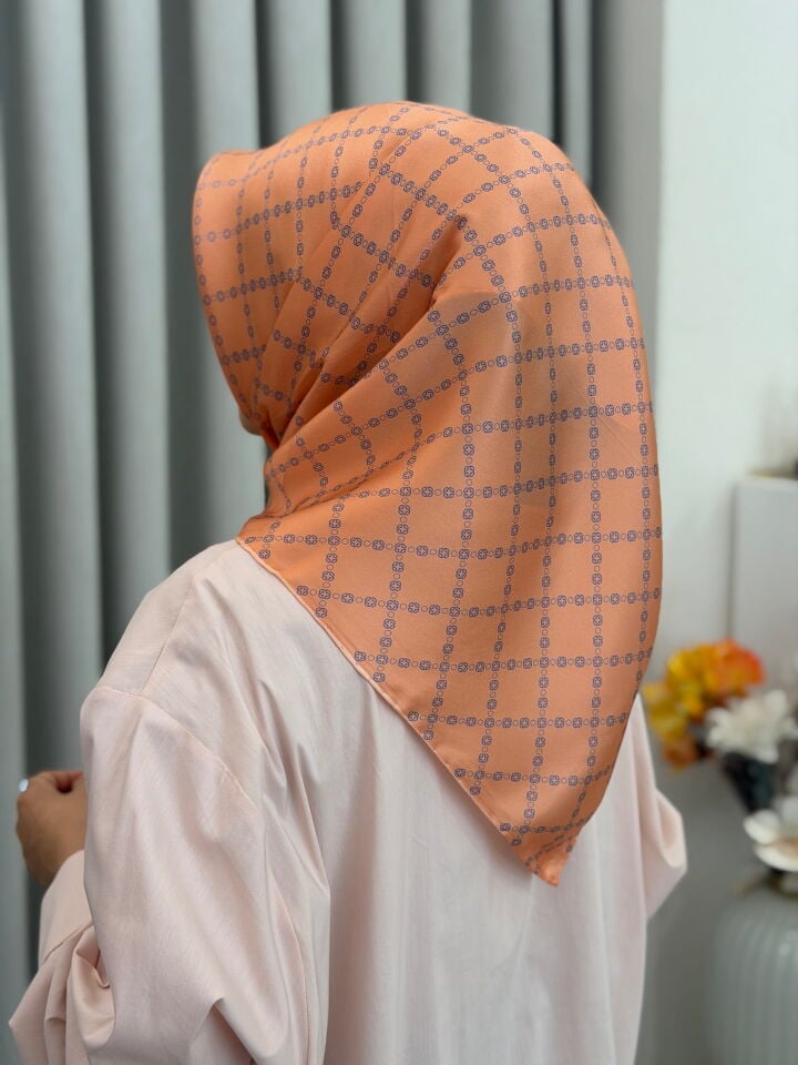 AKER SURA İPEK EŞARP