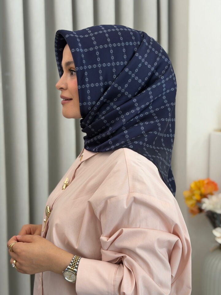 AKER SURA İPEK EŞARP