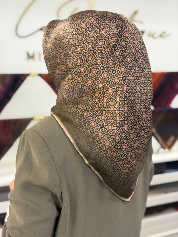 LA BOUTİQUE SURA İPEK EŞARP