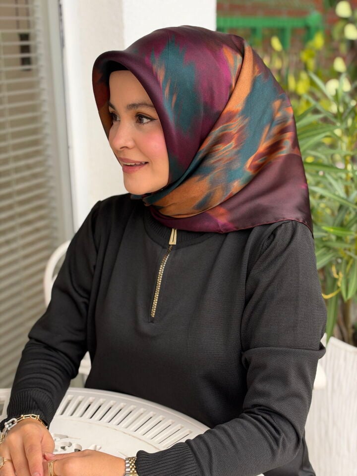 ARMİNE SURA İPEK EŞARP