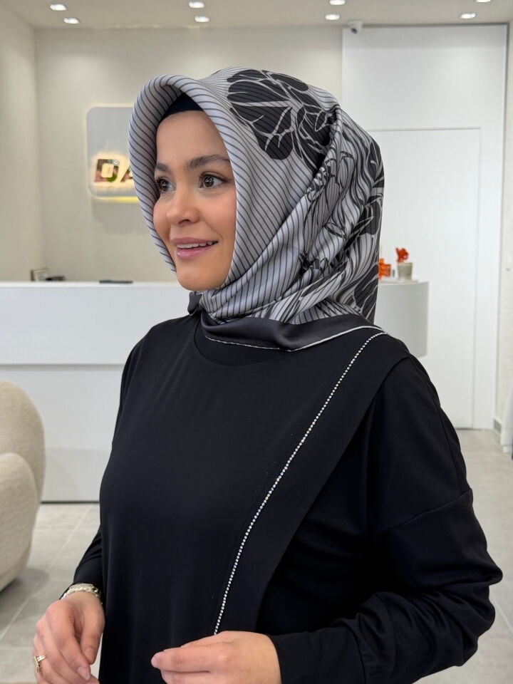 AKER SURA İPEK EŞARP