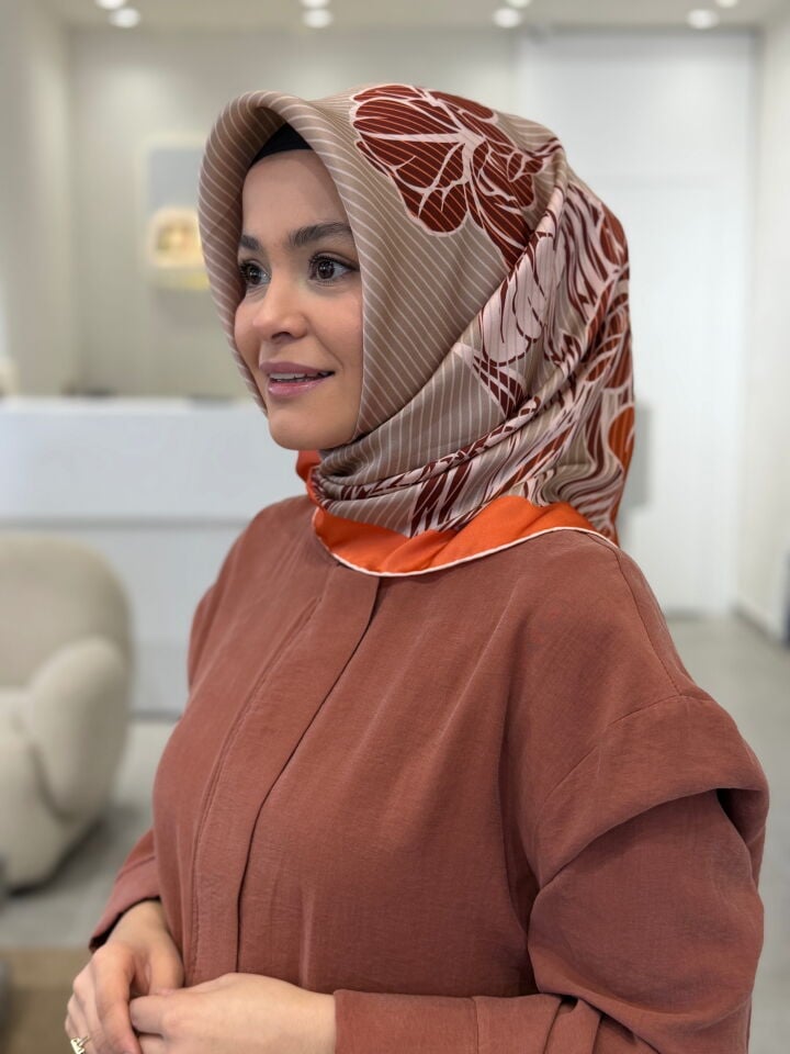 AKER SURA İPEK EŞARP