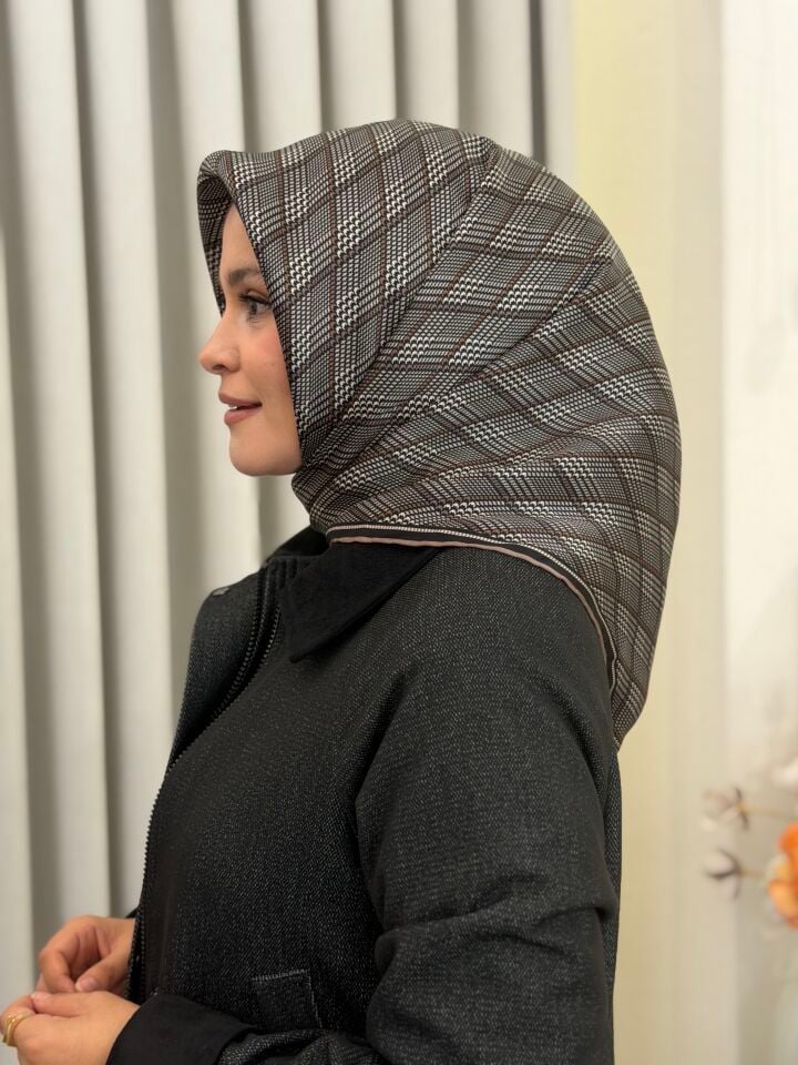 ARMİNE SURA İPEK EŞARP