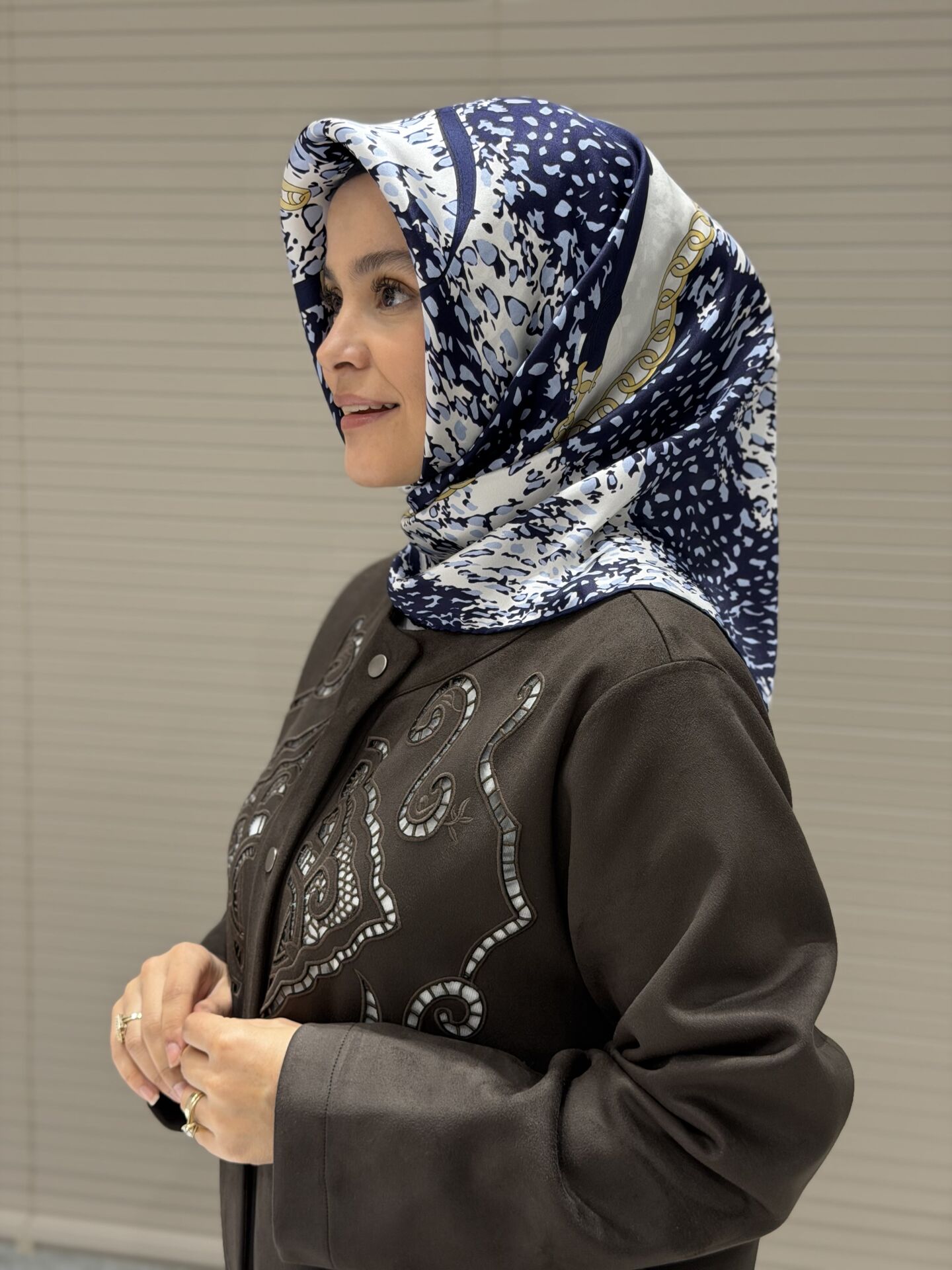 AKER SURA İPEK EŞARP