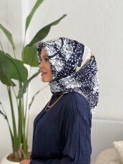 AKER SURA İPEK EŞARP